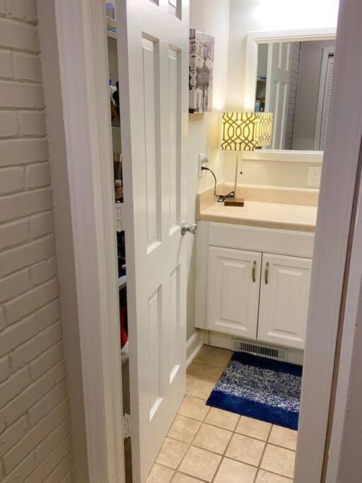 Charming Condo Near Downtown, Ncsu And Pnc Arena ราลลี ภายนอก รูปภาพ